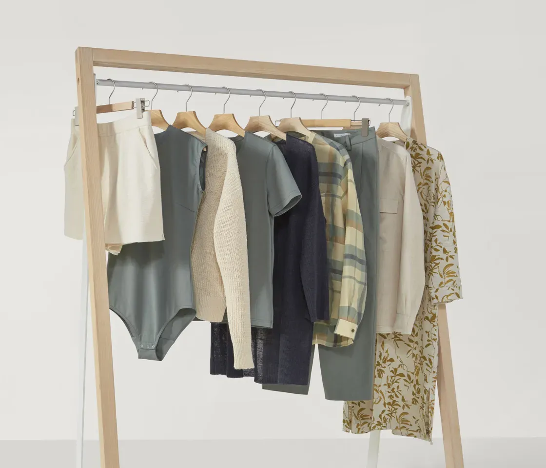Redaktionelle Illustration zu Wann nachhaltige Mode kaufen? Bedarf, Saison, Secondhand und Nutzungsdauer abwägen